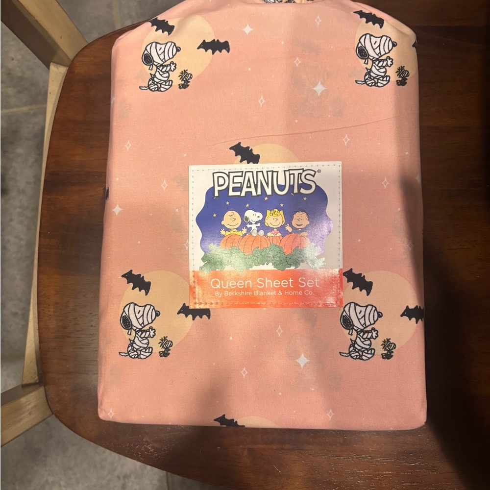 Peanuts Halloween queen size sheet set snoopy mummy